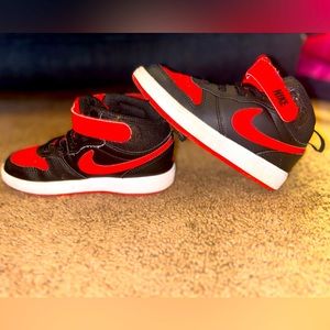 Nike Childrens high top sneaker size 10c red black
